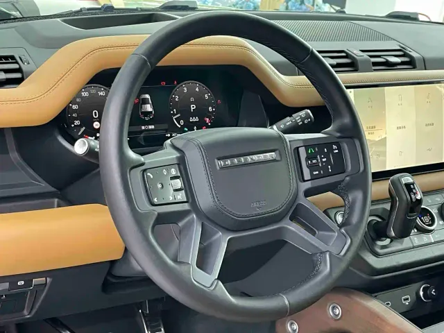 Land Rover Defender — Фото автомобиля 5