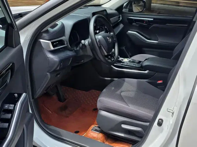 Toyota Highlander — Фото автомобиля 8