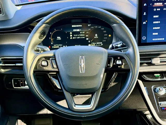 Lincoln Corsair — Фото автомобиля 9