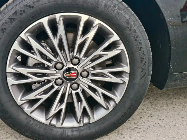 Hongqi H5 — Фото автомобиля 13