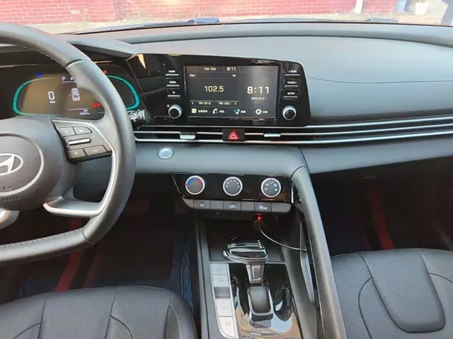 Hyundai Elantra — Фото автомобиля 12
