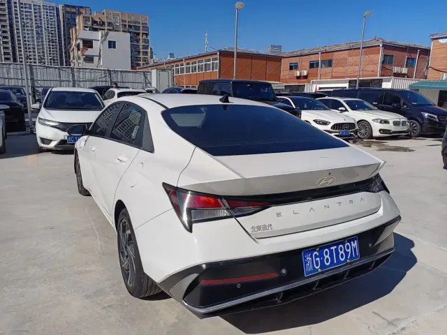 Hyundai Elantra — Фото автомобиля 6