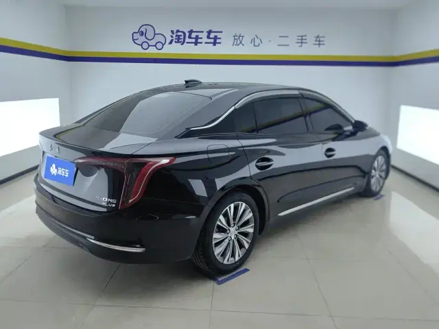 Hongqi E-QM5 — Фото автомобиля 3