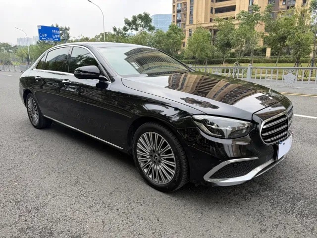 Mercedes-Benz E-Class — Фото автомобиля 3