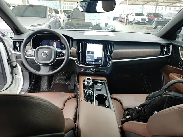 Volvo S90 — Фото автомобиля 9