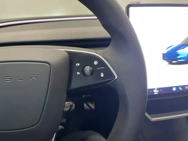 Tesla Model 3 — Фото автомобиля 22