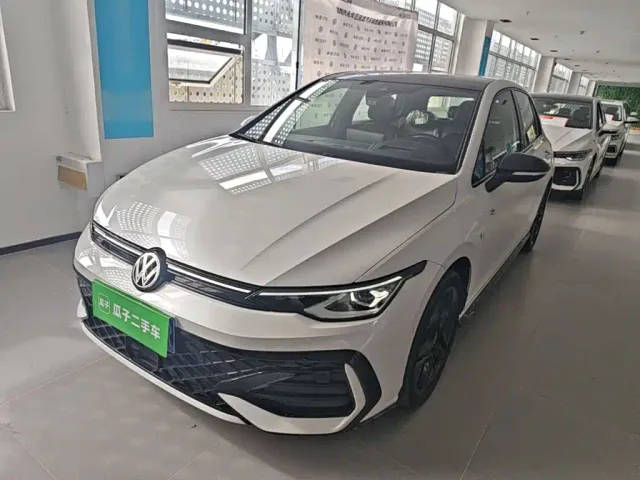Фотография автомобиля — Volkswagen Golf