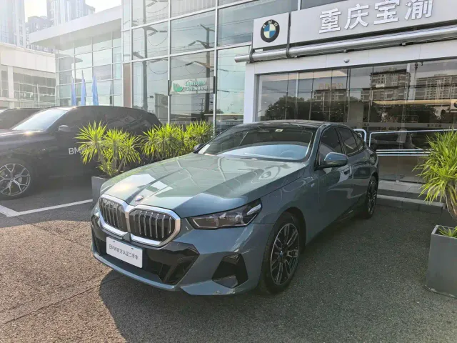 Фотография автомобиля — BMW 5 Series