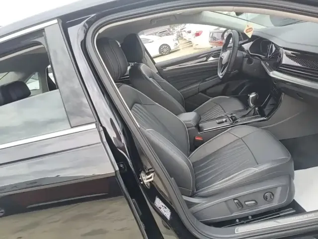 Volkswagen Passat 2023 Facelift 330TSI Starlight Luxury Edition — Фото автомобиля 19