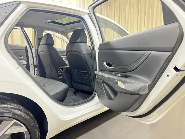 Hyundai Elantra — Фото автомобиля 12
