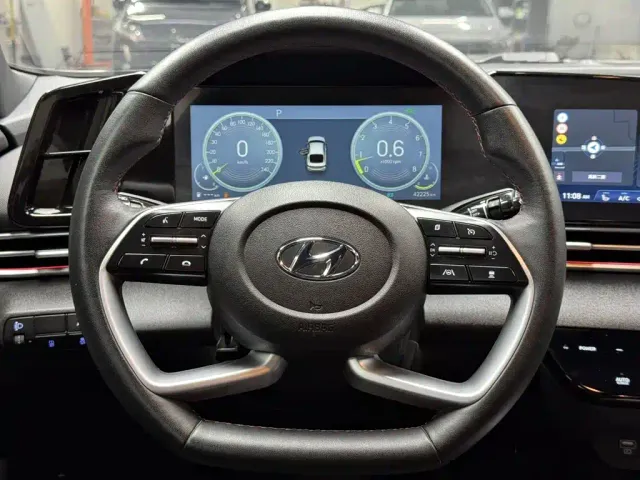 Hyundai Elantra 2022 1.5L CVT 20th Anniversary Edition — Фото автомобиля 7