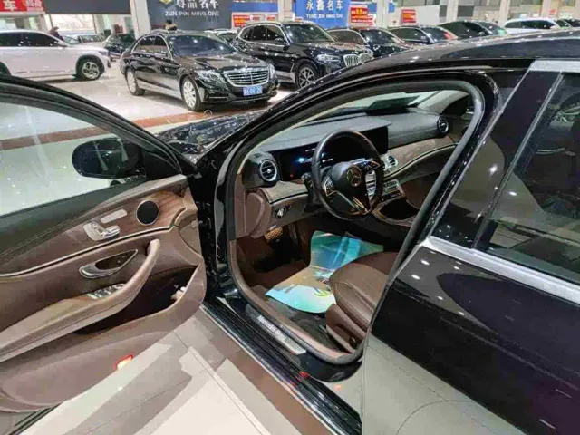 Mercedes-Benz E-Class — Фото автомобиля 23