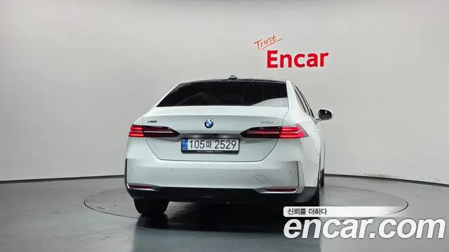 BMW 5 Series G60 — Фото автомобиля 4