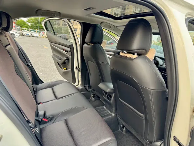 Mazda Axela — Фото автомобиля 9