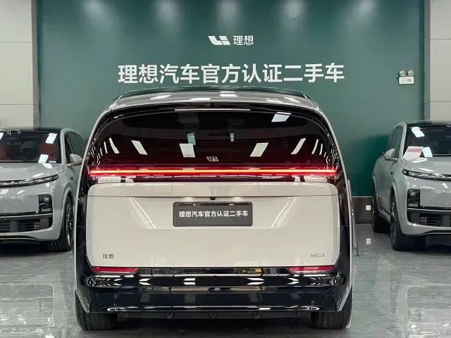 Li Auto MEGA — Фото автомобиля 16