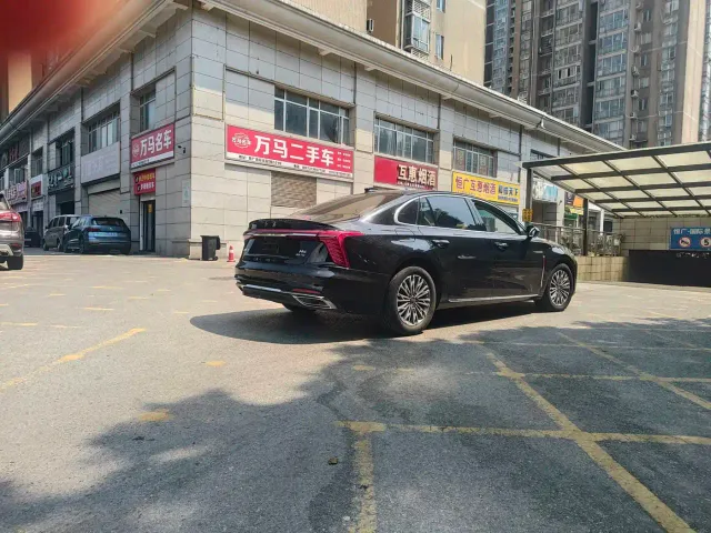 Hongqi H5 — Фото автомобиля 9