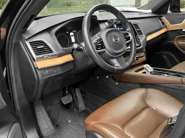 Volvo XC90 — Фото автомобиля 7