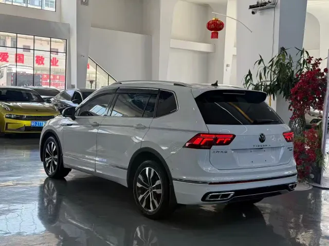 Volkswagen Tiguan L — Фото автомобиля 9