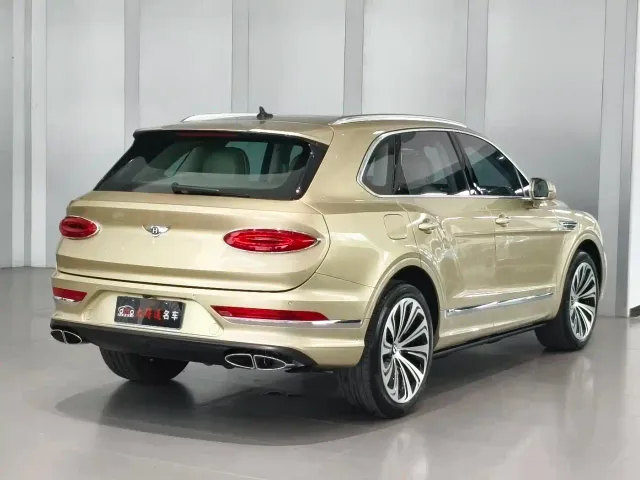Bentley Bentayga — Фото автомобиля 3