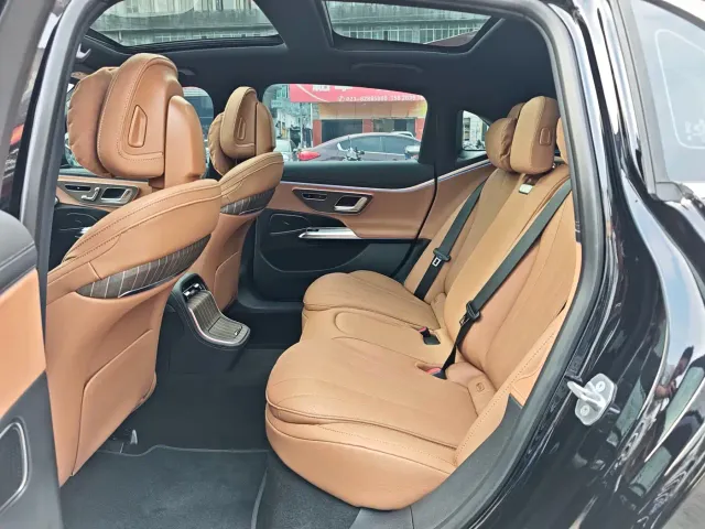 Mercedes-Benz E-Class — Фото автомобиля 7