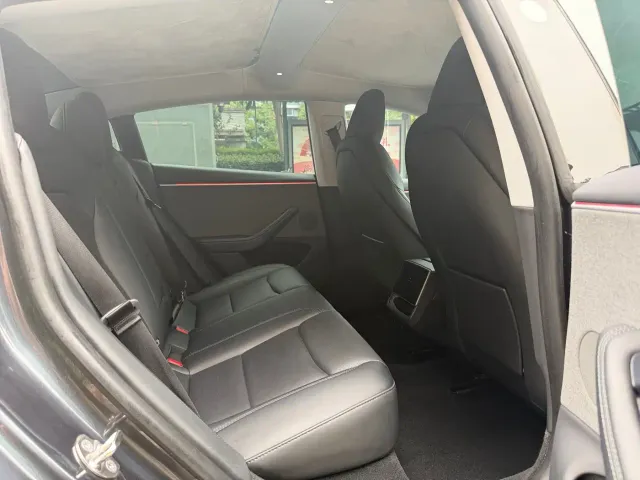 Tesla Model 3 — Фото автомобиля 7