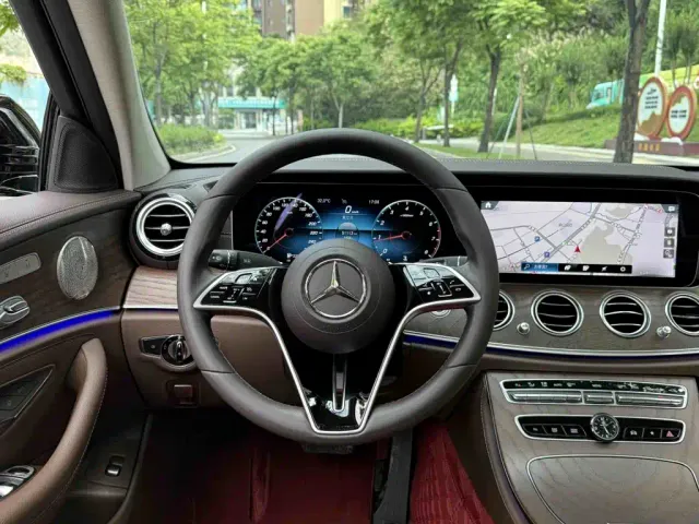 Mercedes-Benz E-Class — Фото автомобиля 9
