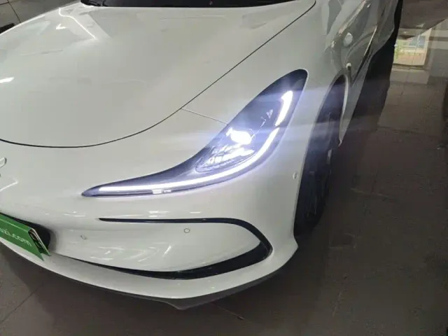 IM Motors L6 — Фото автомобиля 23