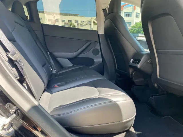 Tesla Model Y — Фото автомобиля 13