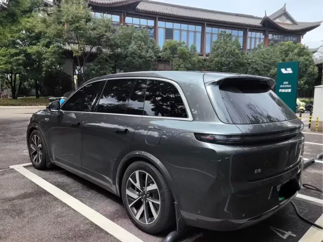 Li Auto L8 — Фото автомобиля 3