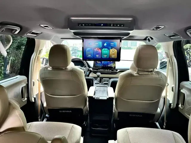 Toyota Sienna — Фото автомобиля 9