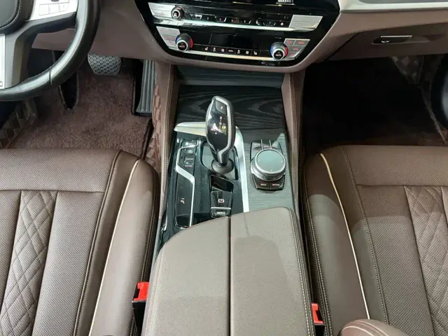 BMW 5 Series — Фото автомобиля 9