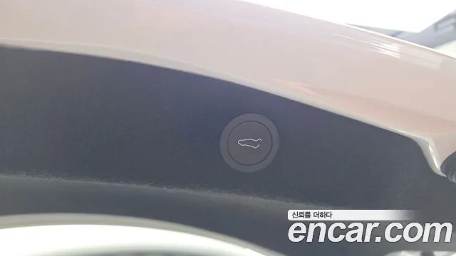 Tesla Model 3 — Фото автомобиля 20