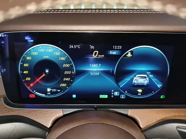 Mercedes-Benz E-Class — Фото автомобиля 11