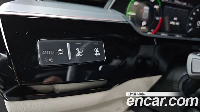 Audi e-tron — Фото автомобиля 18