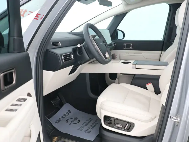 Li Auto MEGA — Фото автомобиля 7