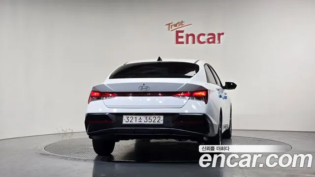 Hyundai Avante CN7 — Фото автомобиля 4