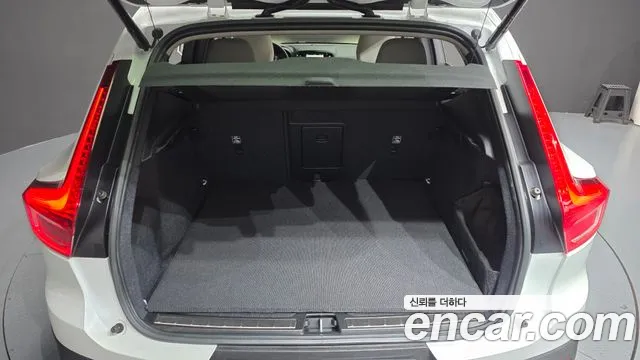 Volvo XC40 — Фото автомобиля 25