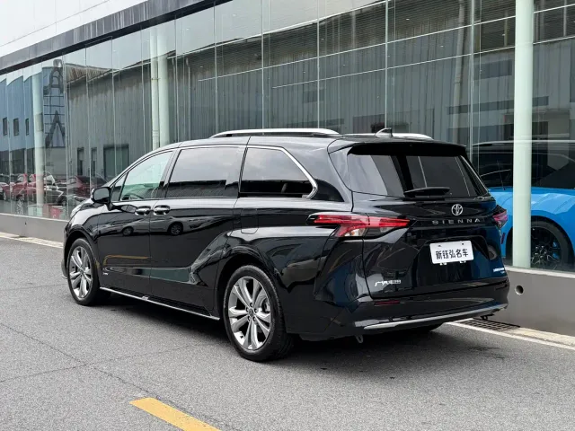 Toyota Sienna — Фото автомобиля 5