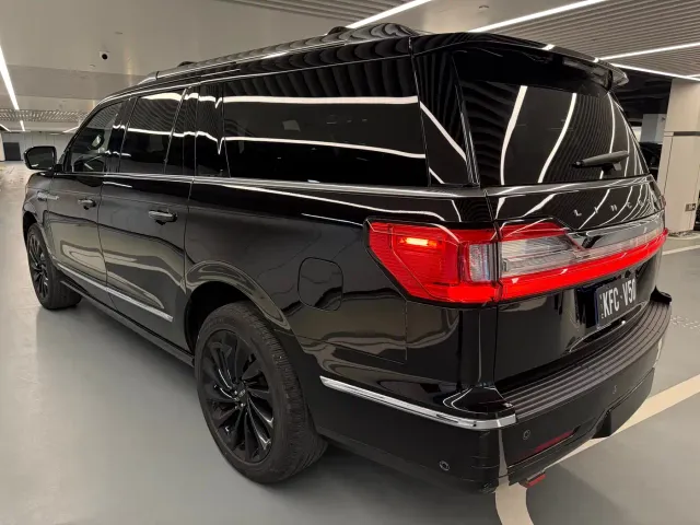 Lincoln Navigator — Фото автомобиля 9