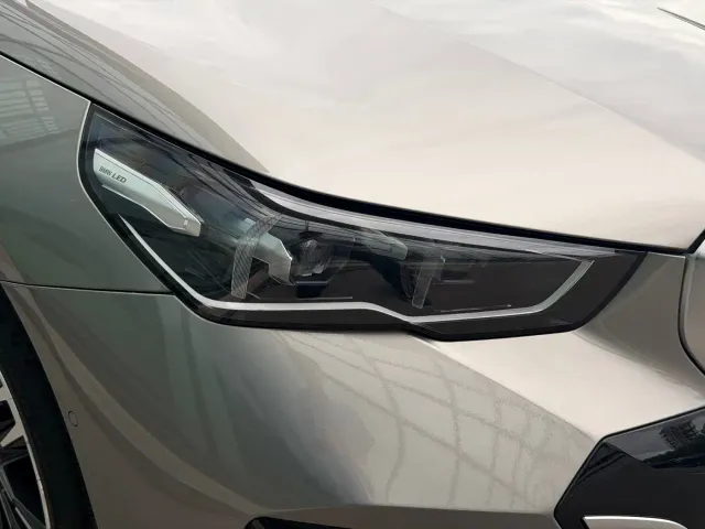 BMW 5 Series — Фото автомобиля 5