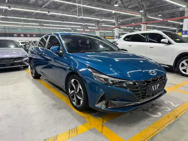 Hyundai Elantra — Фото автомобиля 3