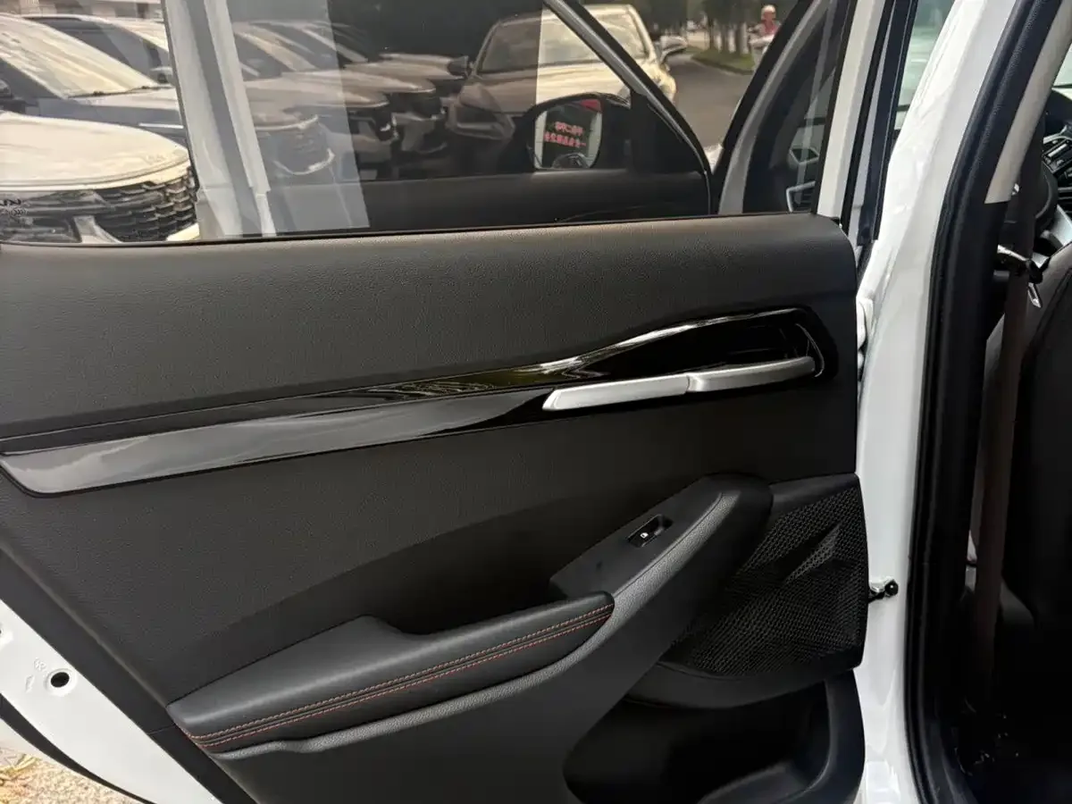 Kia Seltos 2023 1.5L CVT Luxury Edition — Фото автомобиля 13