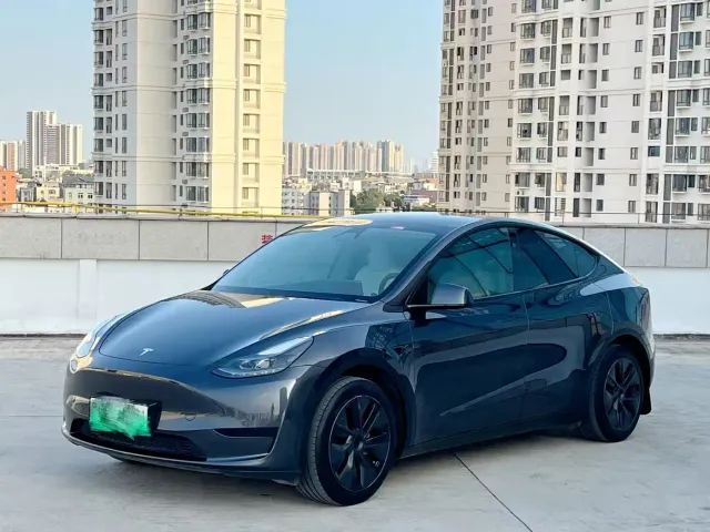 Фотография автомобиля — Tesla Model Y