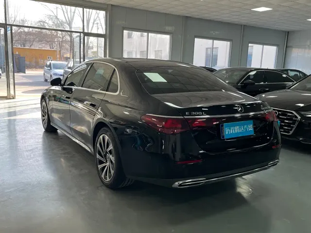 Mercedes-Benz E-Class — Фото автомобиля 8