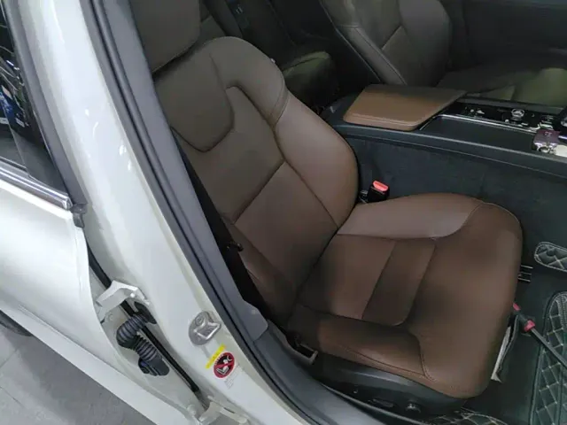 Volvo S60 — Фото автомобиля 24