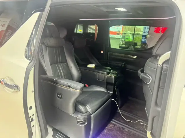 Toyota Alphard — Фото автомобиля 5