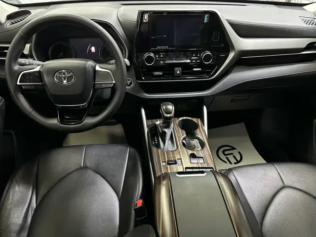 Toyota Highlander — Фото автомобиля 7