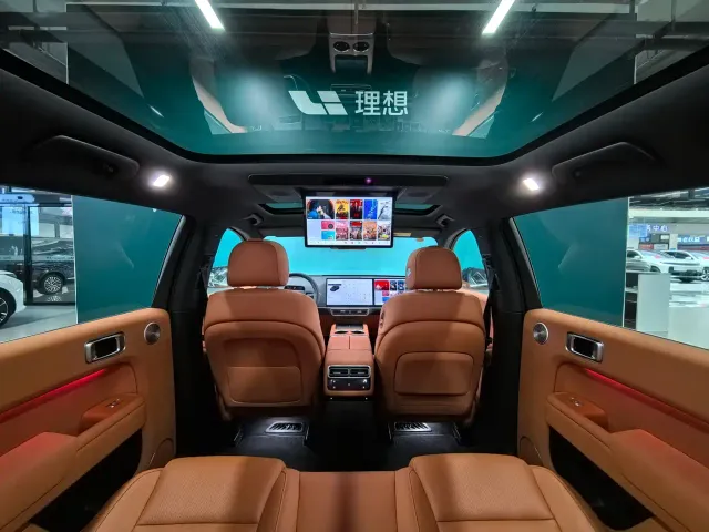 Li Auto L7 — Фото автомобиля 12