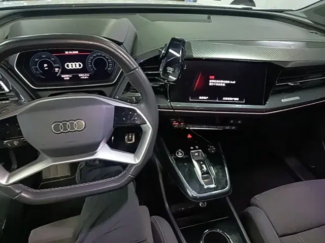 Audi Q4 e-tron — Фото автомобиля 9
