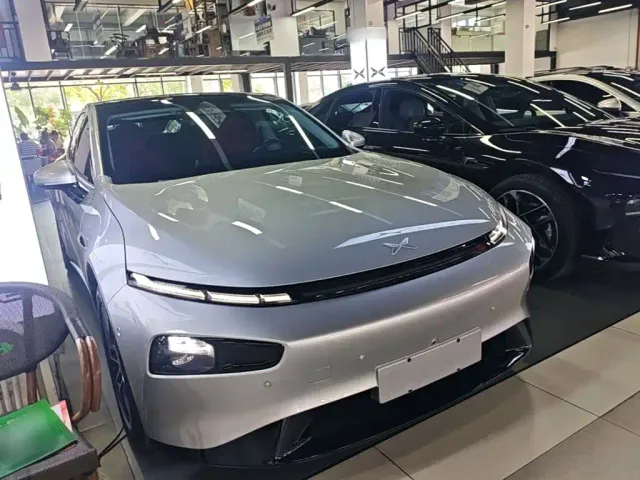 Xpeng P7 — Фото автомобиля 3